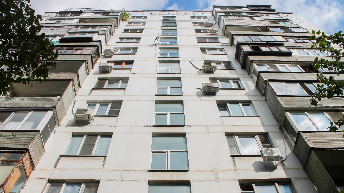 В жилом доме в районе Новогиреево в 2025 году завершили замену всего лифтового оборудования с расширением дверных проемов