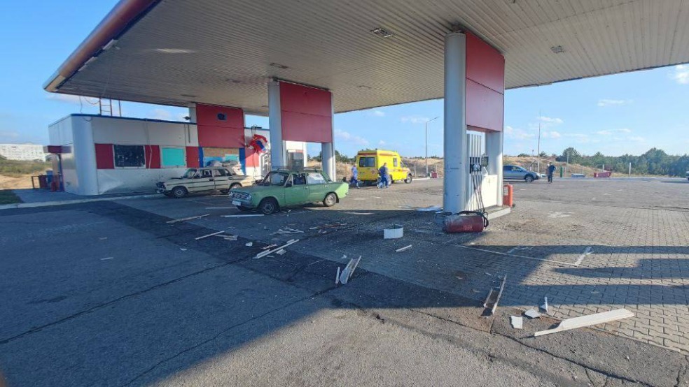 Дрон ВСУ атаковал заправку в Энергодаре, два человека ранены