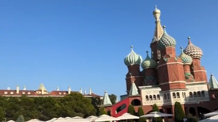 Украинка хочет суда из-за отеля в Турции с видом на Кремль и песнями про Путина