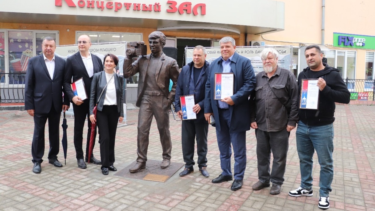 Памятник Сергею Бодрову-младшему установили на месте съемок «Брата»