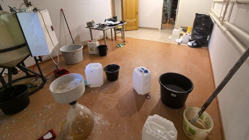 68d140b582682c55b2af03da Мужчина устроил лабораторию по производству наркотиков в доме в Подмосковье