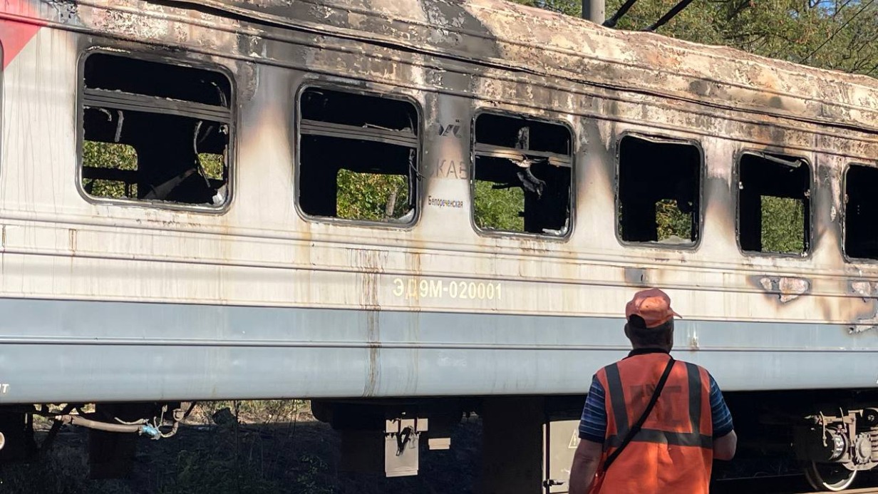 Электричка загорелась на ходу в Краснодарском крае