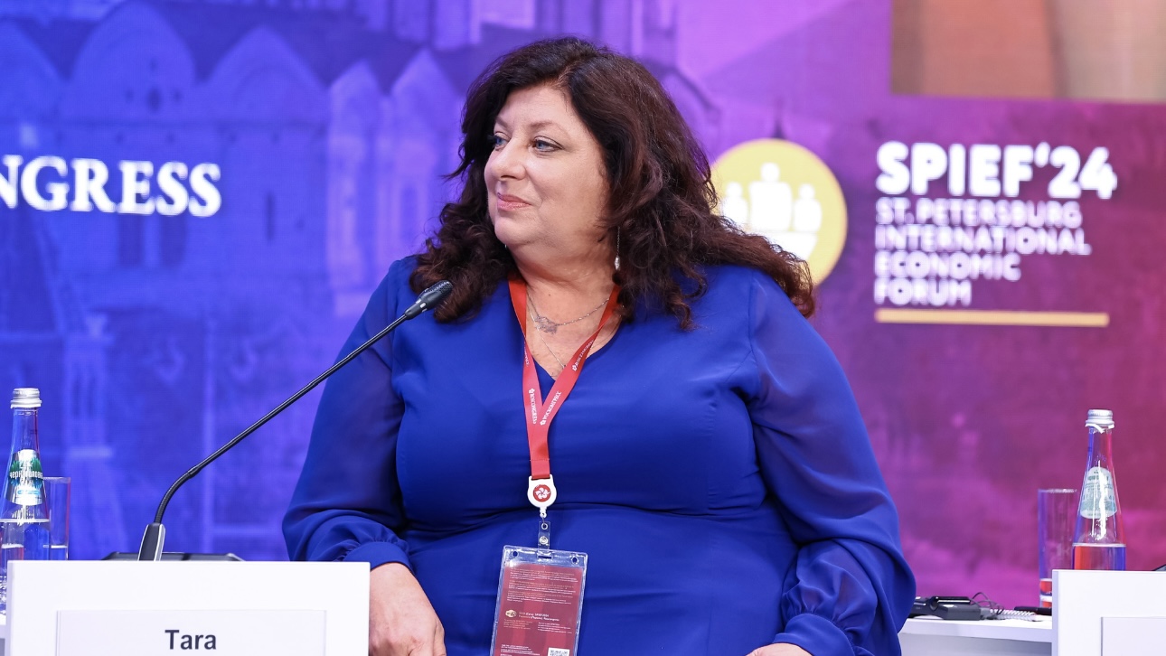 Экс-помощница Байдена расплакалась при получении российского гражданства