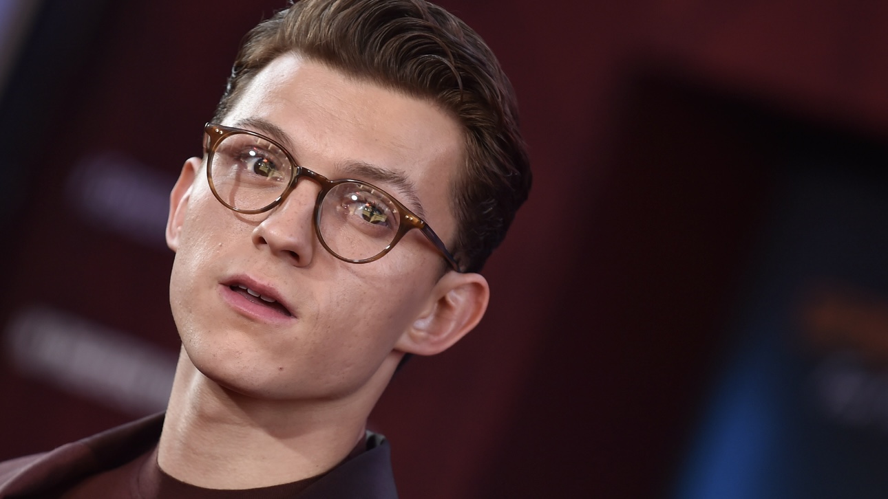 «Заскамил на 100 млн»: россияне заспамили Тома Холланда комментариями о Долиной