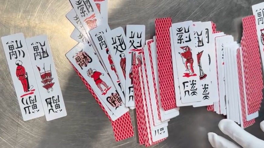 Радиоактивные игральные карты обнаружили таможенники у пассажира из Китая