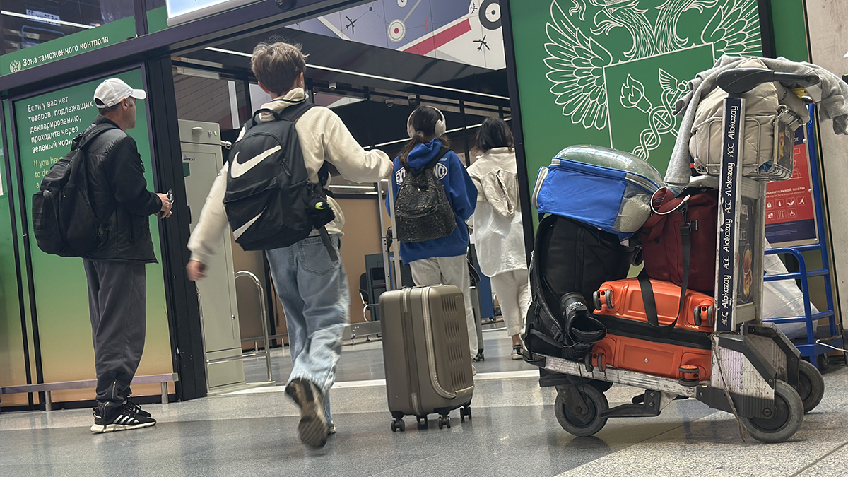 Минтранс рекомендовал обеспечить приоритетное обслуживание семей с детьми в аэропорту