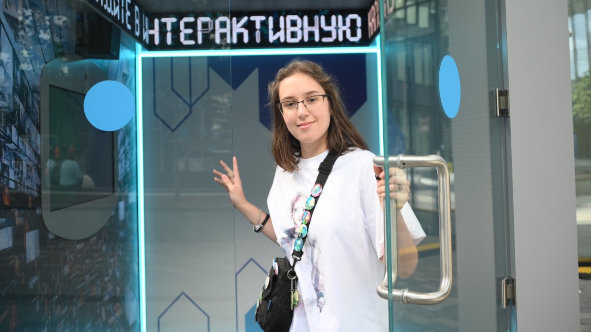 Москвичка, одиннадцатиклассница Алина Филатова оставила послание в будущее на форуме «Территория будущего. Москва 2030»