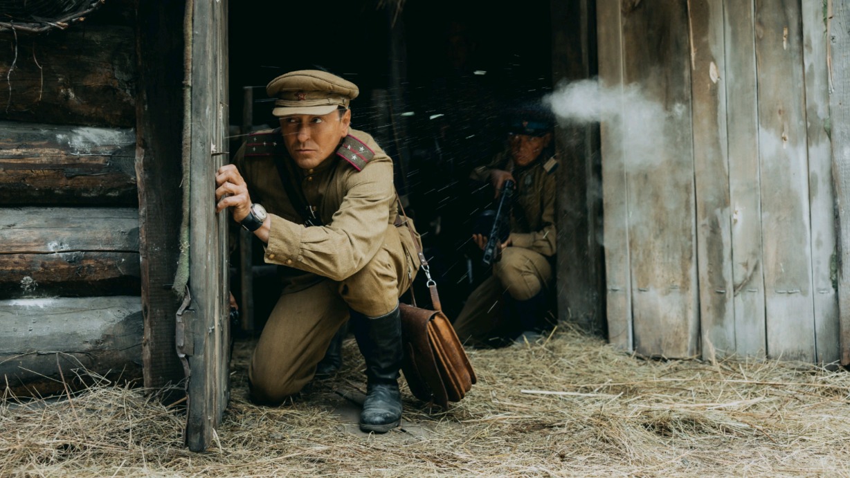 Сергей Безруков в роли капитана Алехина в фильме «Август»