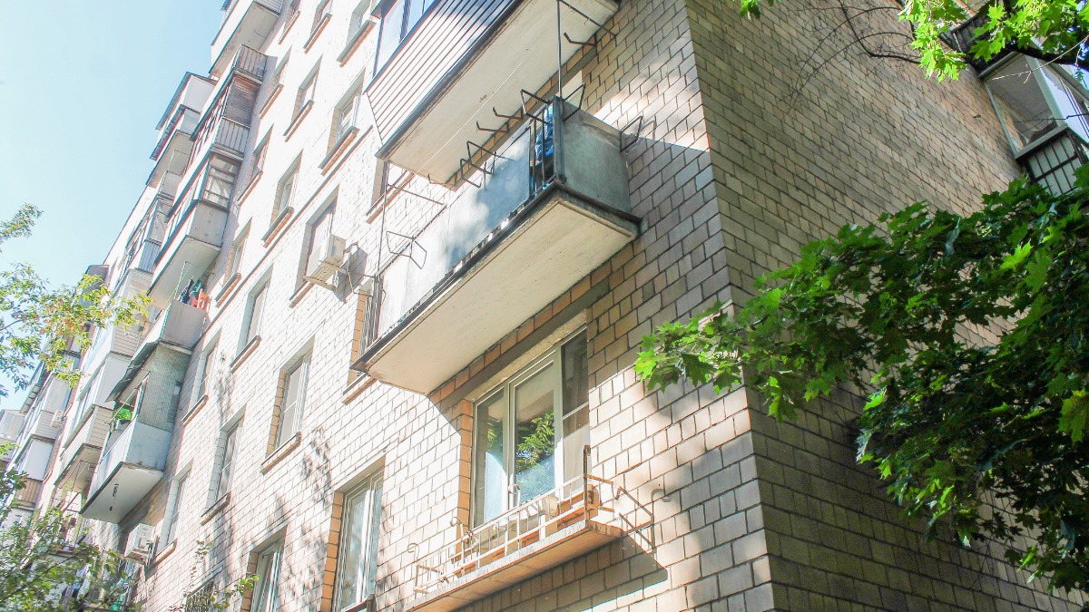 В жилом доме в районе Алексеевский в 2025 году завершена замена лифтового оборудования с расширением дверных проемов