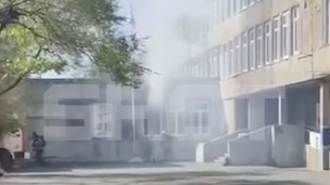 Shot: В школе во Владивостоке из-за взрыва телефона сгорела раздевалка