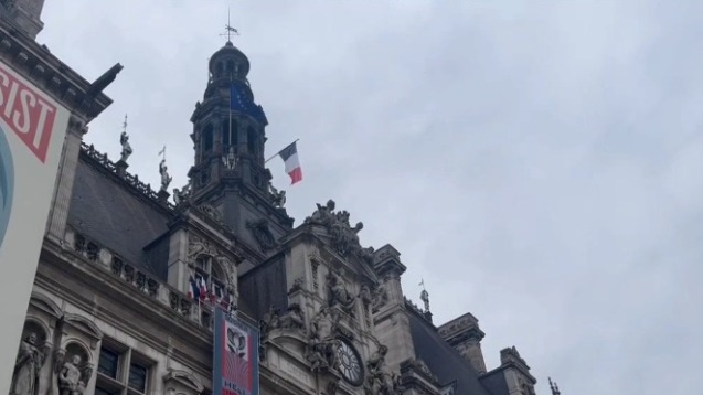 Украинские флаги сняли с мэрии Парижа спустя более трех лет