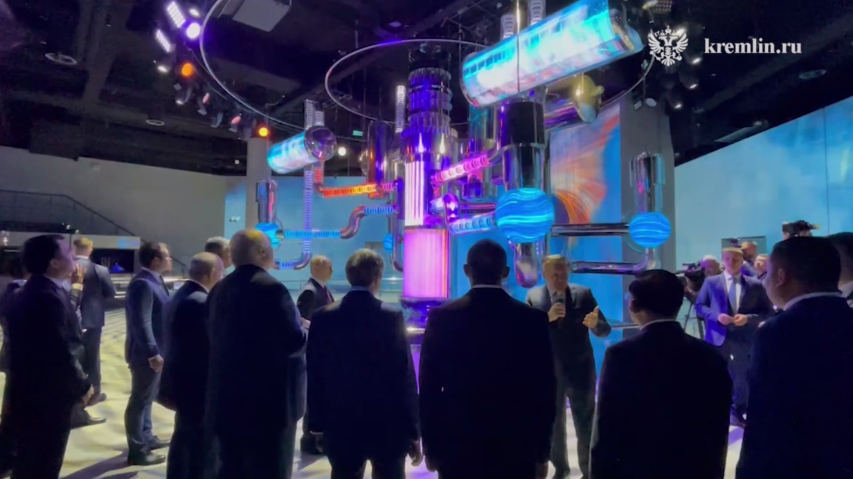 Путин показал гостям Атомного форума «музыкальный» ядерный реактор