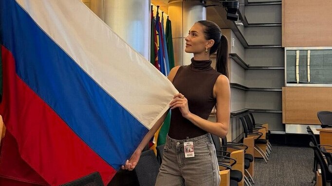 Жена Овечкина опубликовала фото с российским флагом в центре Вашингтона