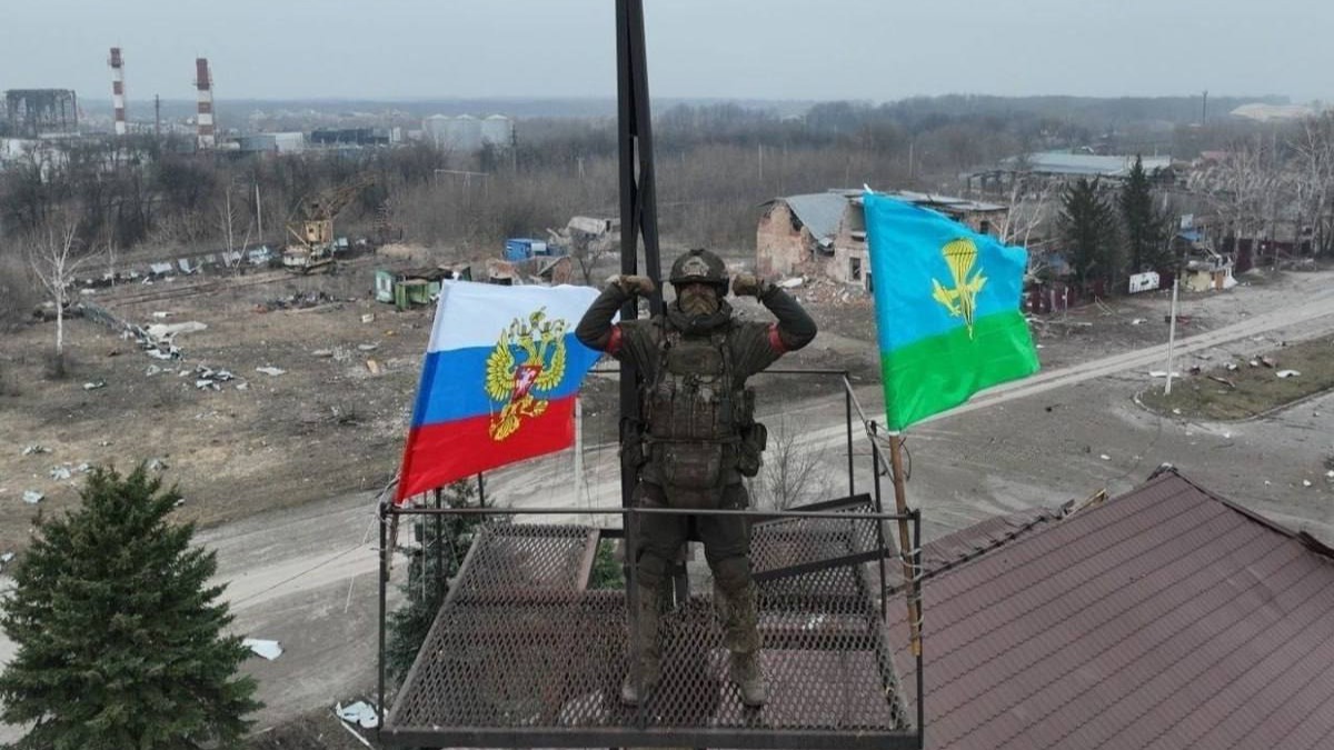 Водрузившего флаг над Суджей бойца Соктоева удостоили звезды Героя России