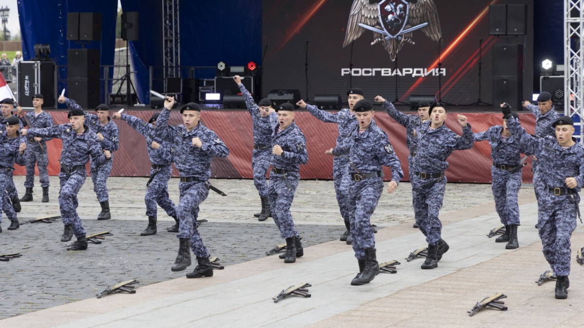 Жителей столицы познакомили с работой Росгвардии в парке у Музея Победы