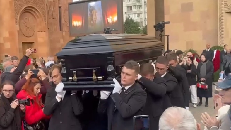 Названа стоимость гроба Тиграна Кеосаяна