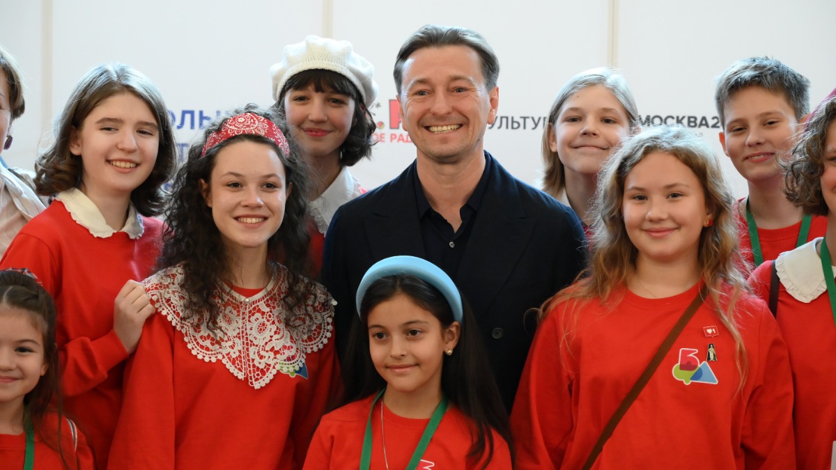 Открытие Большого Детского фестиваля в Театре имени Вл. Маяковского. Вера Куликова, Стэфания Заровная, Николь Плиева, Джулианна Абдулаева, Вера Набоких, Сергей Безруков, Валя Надежкина, Миша Крючек