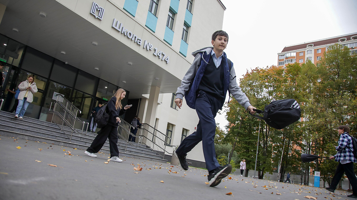 В России проконтролируют зачисление детей мигрантов в российские школы