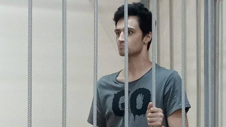 Суд отправил в психбольницу мужчину, зарезавшего любовника девушки в Москве