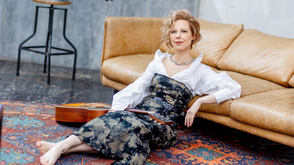 Певица взяла псевдоним Юта, что в переводе с японского значит «мелодия, песня»