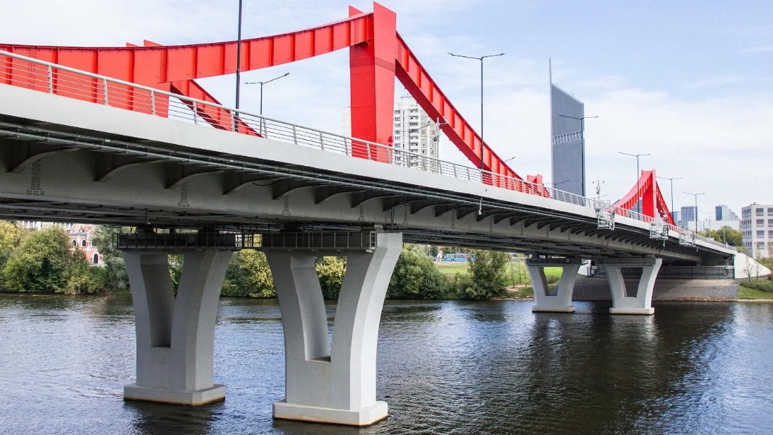 Москвичи выберут название для моста около Национального космического центра