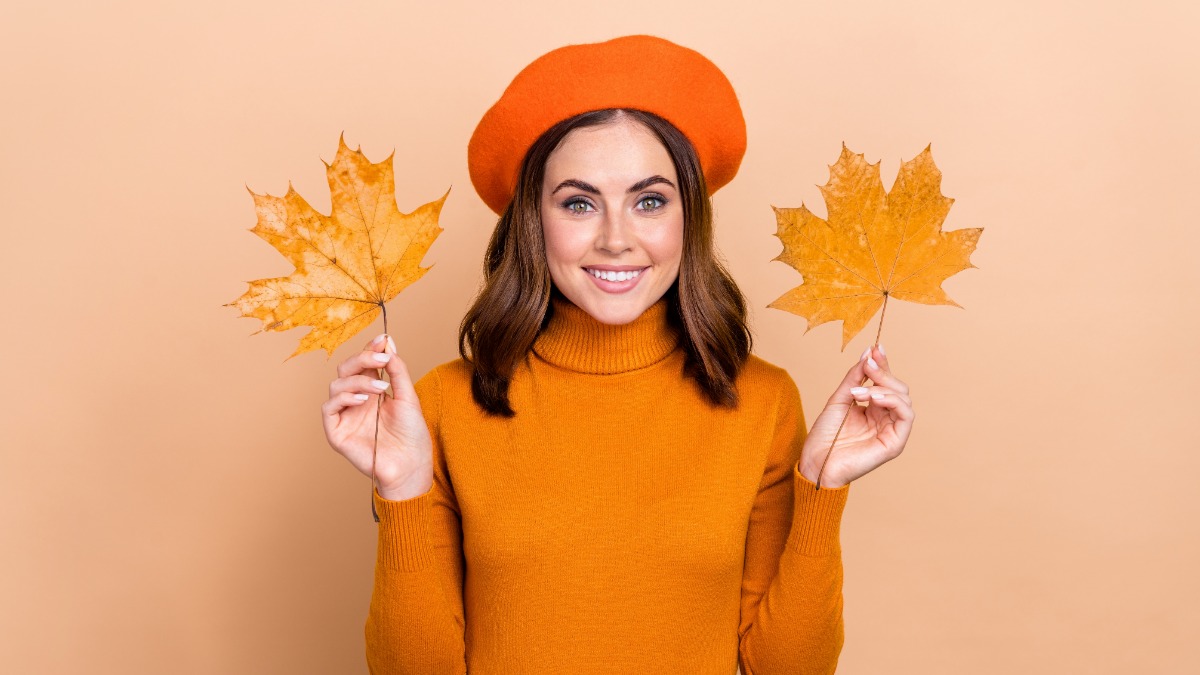 Береты ярких цветов остаются актуальными и в этом осеннем сезоне. Самые трендовые материалы — шерсть, твид, замша и кожа. Цена: от 900 рублей