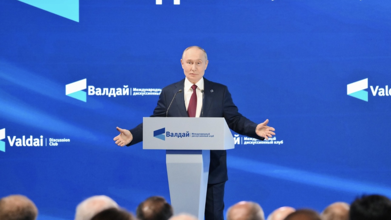 «В пижамах кофе пили»: Путин признался, что ночевал в гостях у Тони Блэра