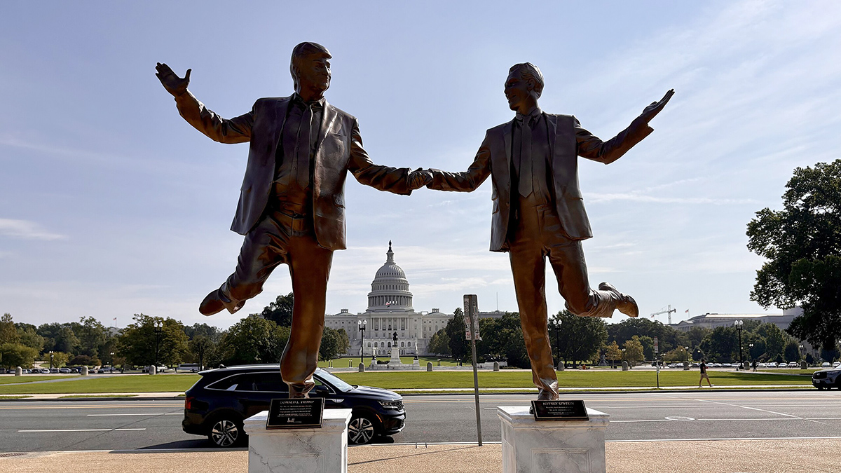 Статую Трампа и Эпштейна восстановили в Вашингтоне