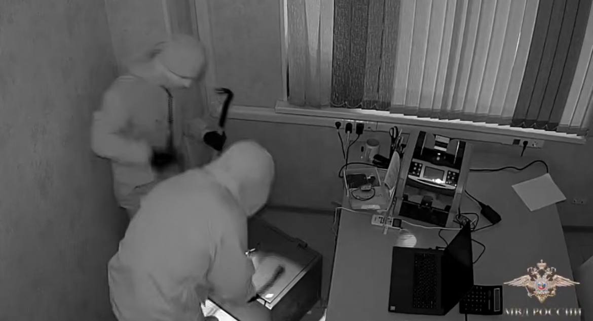 Мужчины украли из офиса в Мытищах сейф, в котором было более 10 миллионов рублей