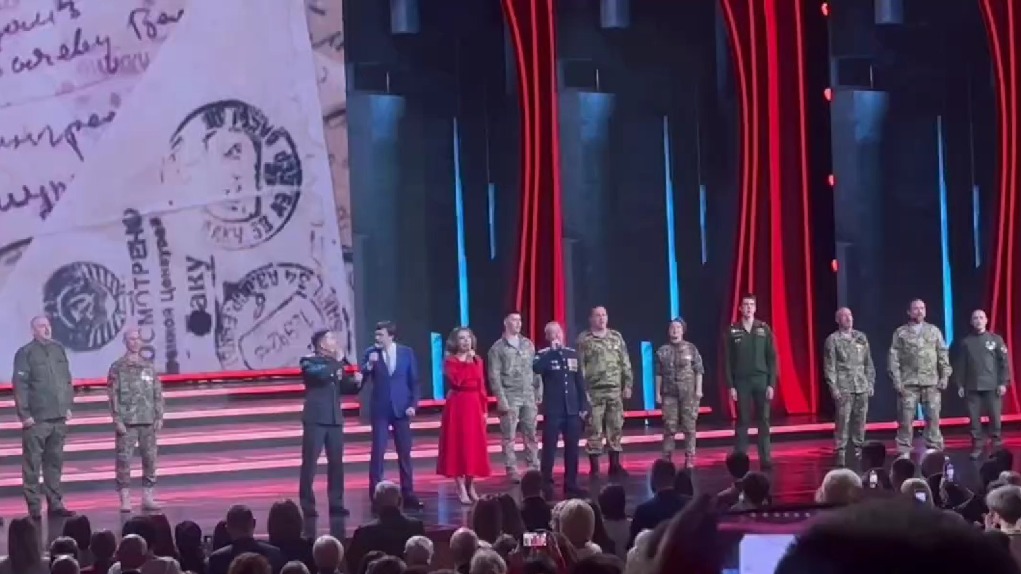 Министр Кравцов вместе с учителями выступил с песней в Кремле (видео)