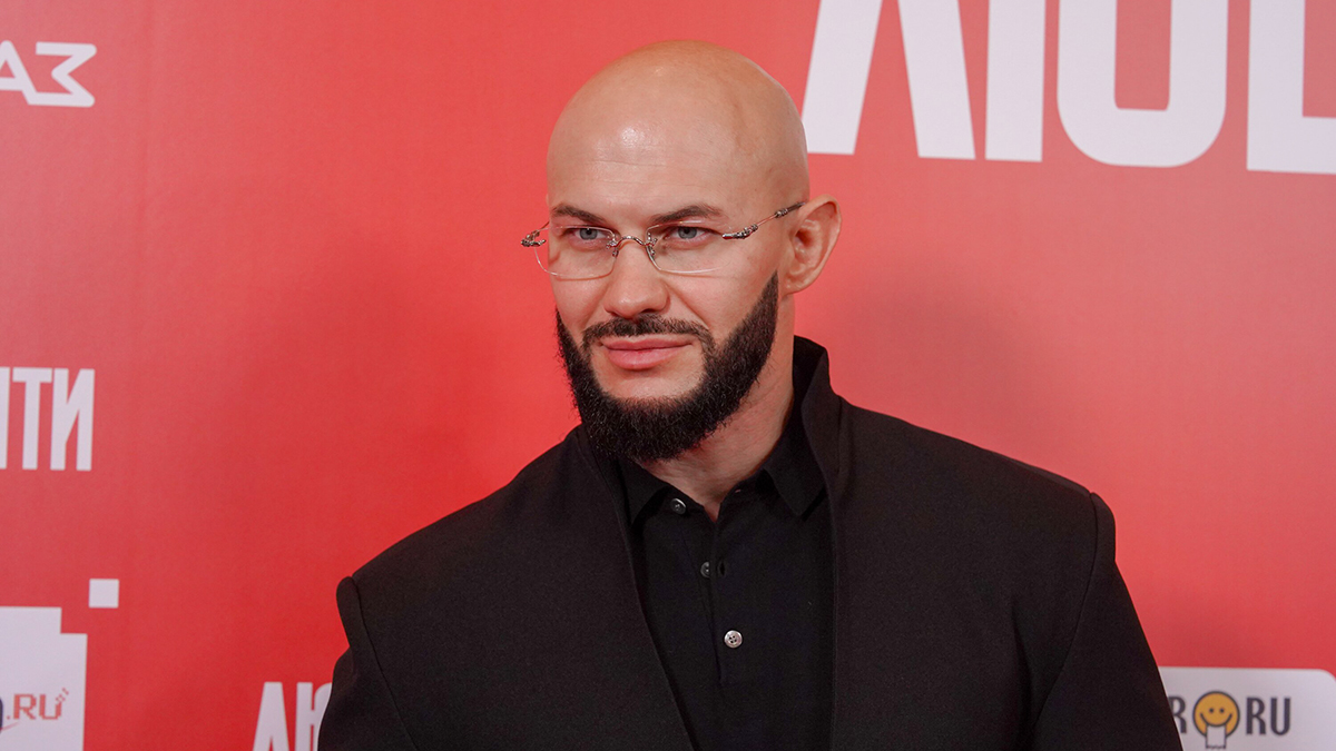 Обматерил журналистов и спел о жене: Джиган вышел в свет после разрыва с Самойловой