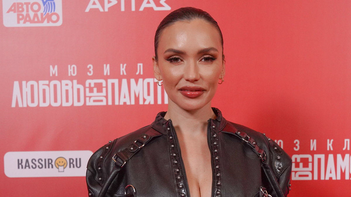 Ольга Серябкина примерила откровенный образ в стиле Бьянки Цензори