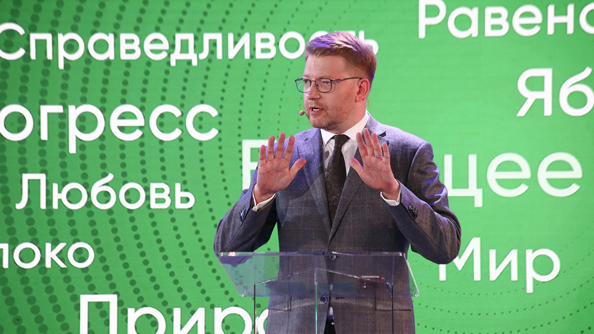 Рыбаков заявил в суде, что надпись «Яблоко» за мир» — не мелкое хулиганство