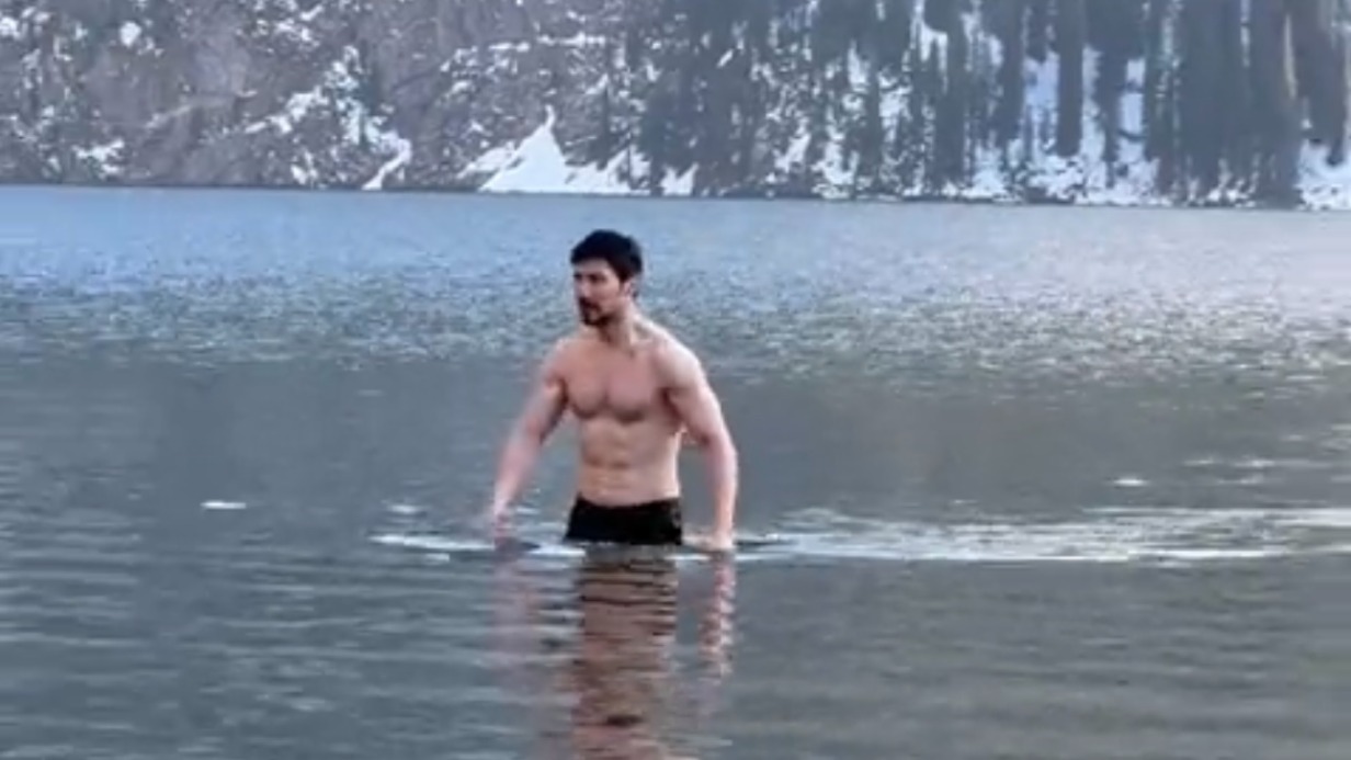 Дуров показал, как купается в озере Кольсай в Казахстане, которое считается запретным