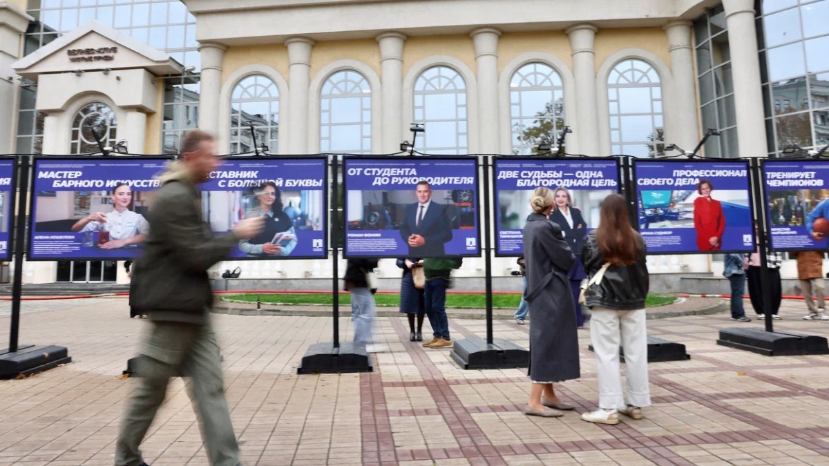 Выставка о преподавателях московских колледжей открылась на Бульварном кольце