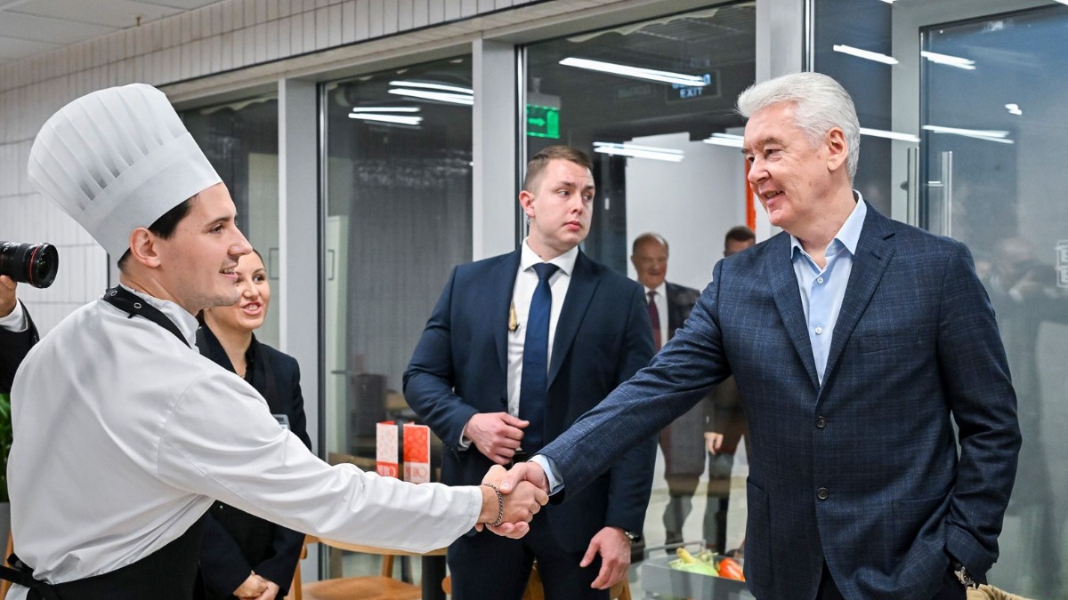 Сергей Собянин встретился с учащимися в центре «Профессии будущего»