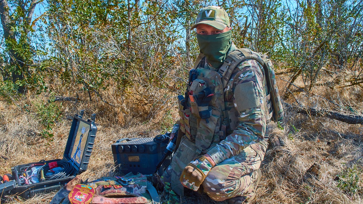 Командир роты 37-й бригады 36-й армии группировки «Восток», старший лейтенант с позывным «Витос» на передовой