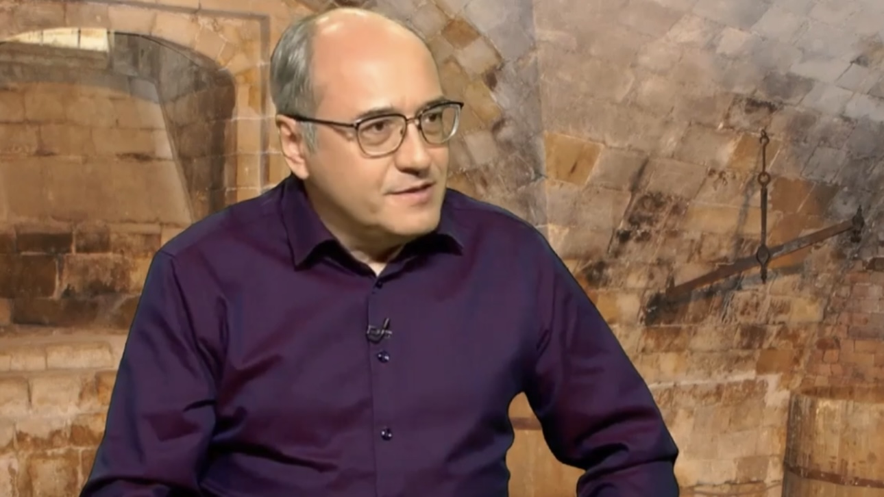 СК возбудил дело против кулинарного историка Сюткина за фейки о ВС РФ