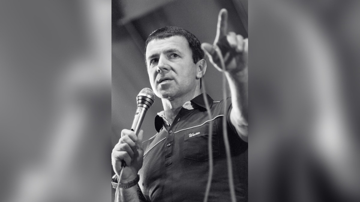 Врач Анатолий Кашпировский во время сеанса в Виннице