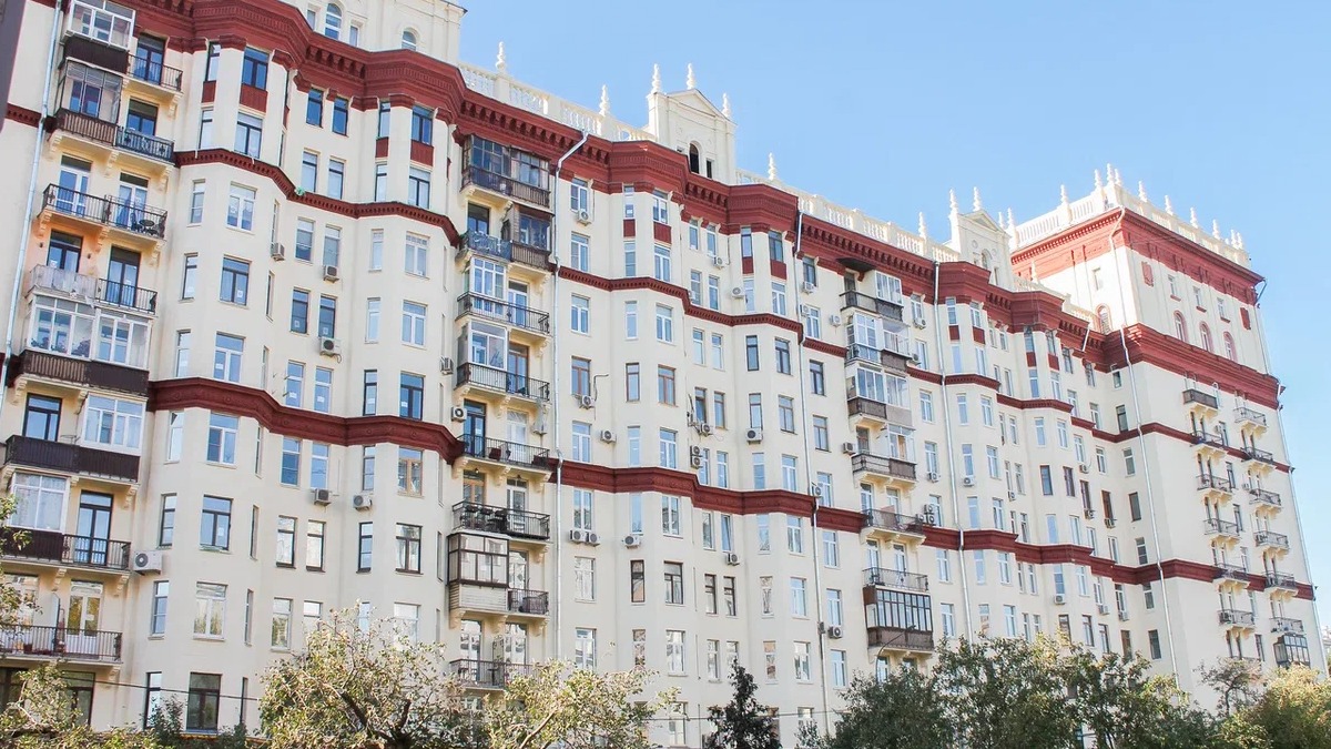 Величественный облик вернут жилому дому на 3-й Фрунзенской улице