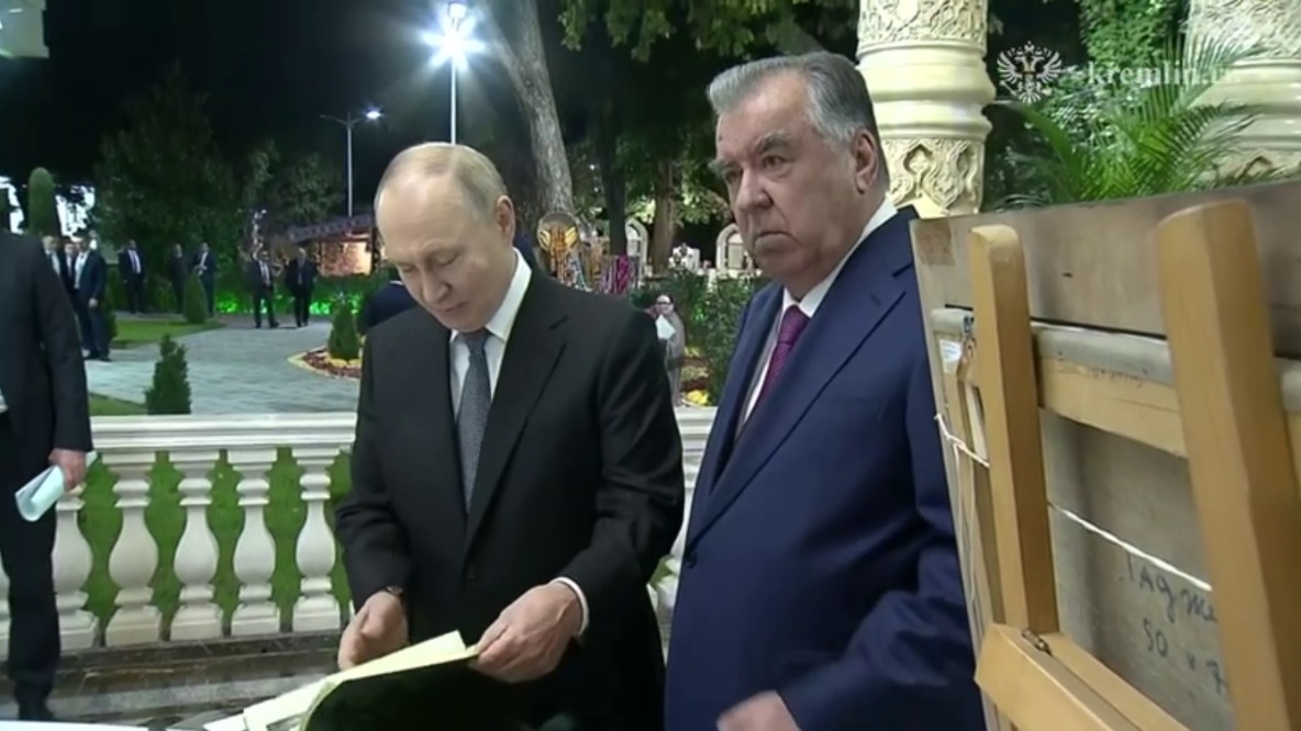 Путин подарил президенту Таджикистана книгу «Таджики»
