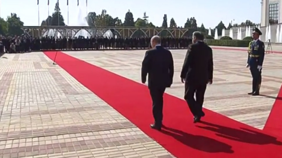 Началась церемония официальной встречи Путина с Рахмоном