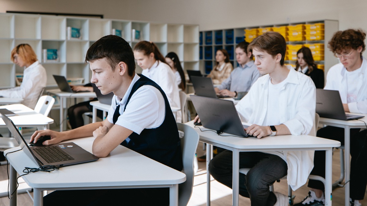 Школьники работают в МЭШ