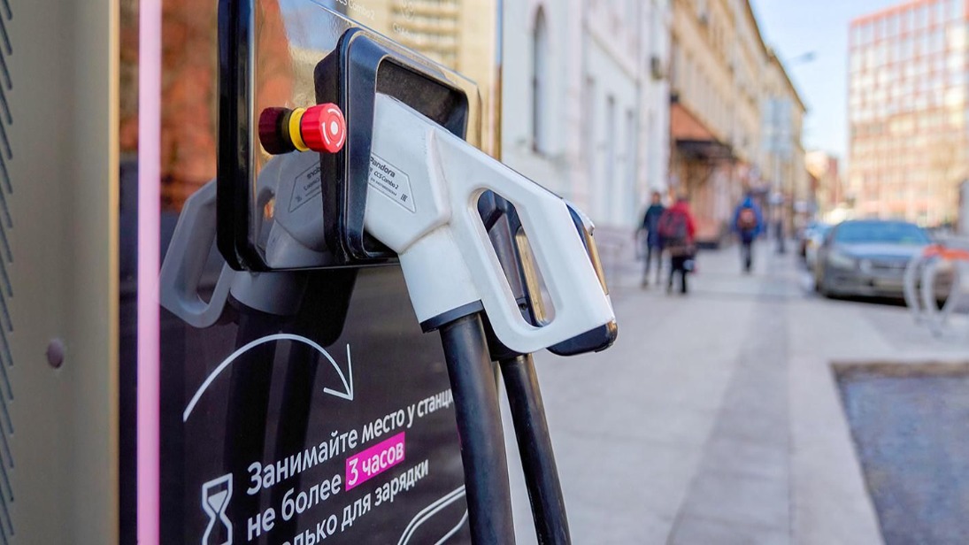 Собянин принял решение расширить сеть зарядных станций для электромобилей