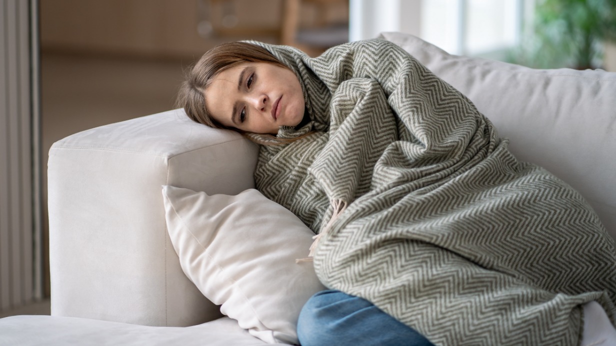 Часто мы не умеем вовремя распознать у близкого человека начало такого заболевания, как депрессия, и вместо того, чтобы убедить его обратиться к психиатру, обвиняем в лени и нежелании работать