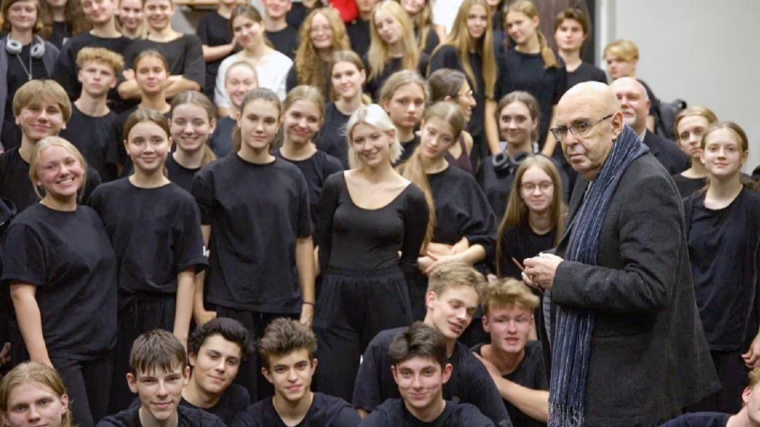 Руководитель театра «Эрмитаж» провел «Урок со звездой» для студентов колледжа