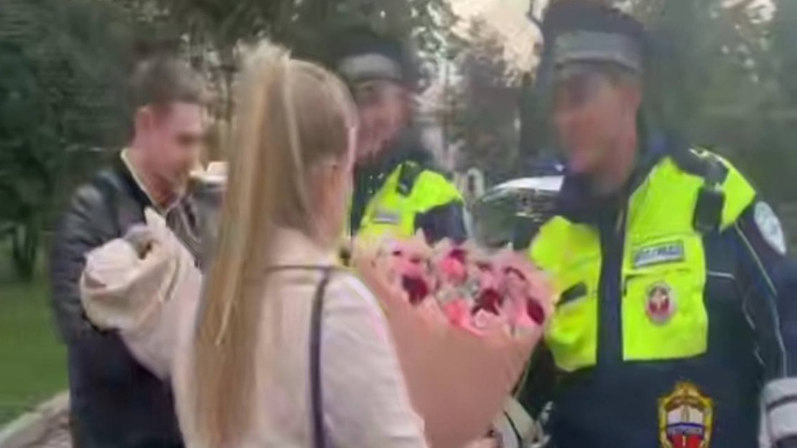 Полицейские помогли роженице добраться до клиники в центре Москвы