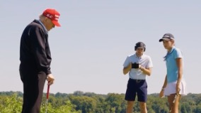 Внучка Трампа выложила видео под песню Скриптонита, где играет в гольф с дедом