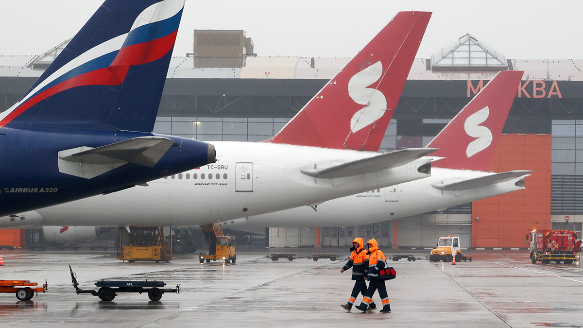 Почему могут не выпустить за границу: ограничения и запреты, ответ от приставов