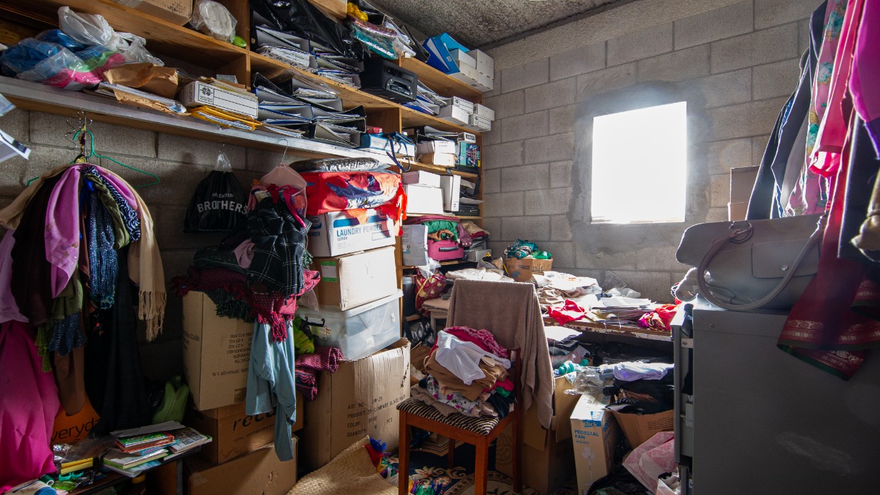 Что такое синдром Плюшкина, почему он возникает и как с ним бороться